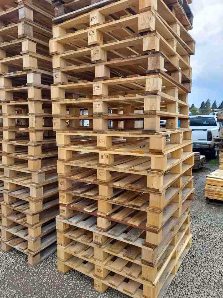 Badger, Alaska - Grade B Standard Wood Pallets