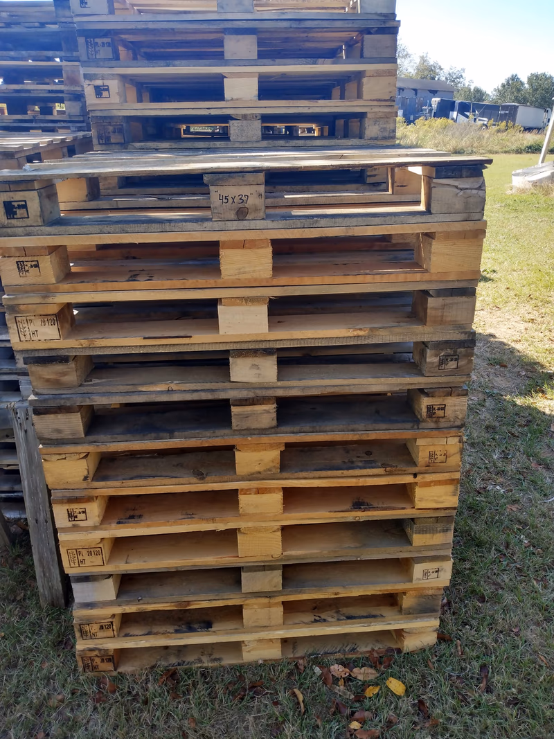 Los Angeles, California - Grade C Economy Wood Pallets