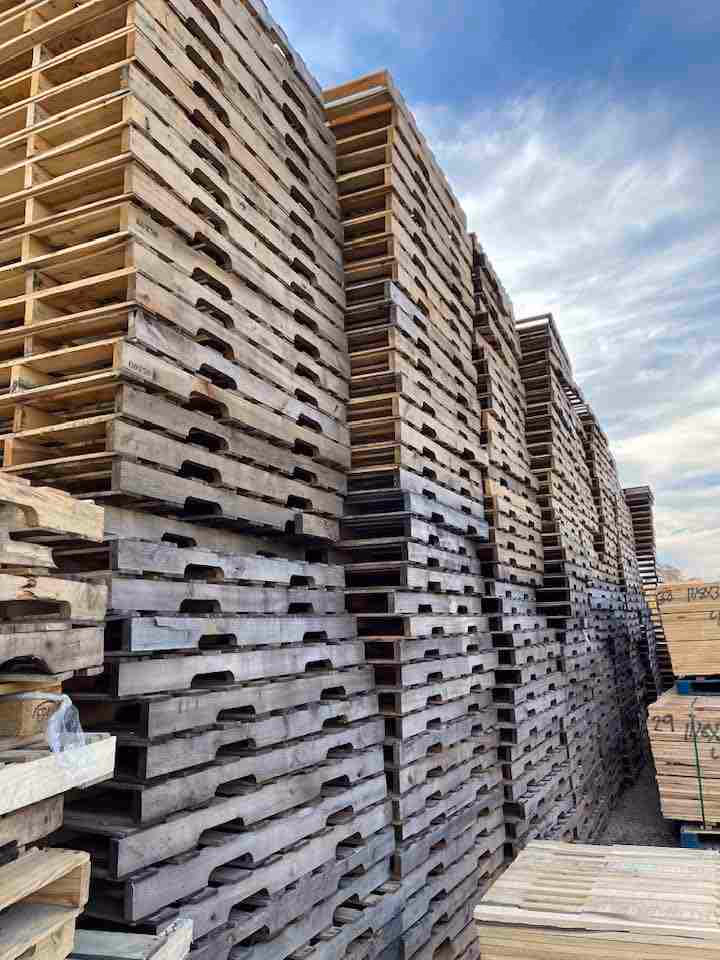 Riverside, California - Grade A Premium 48x40 Wood Pallets
