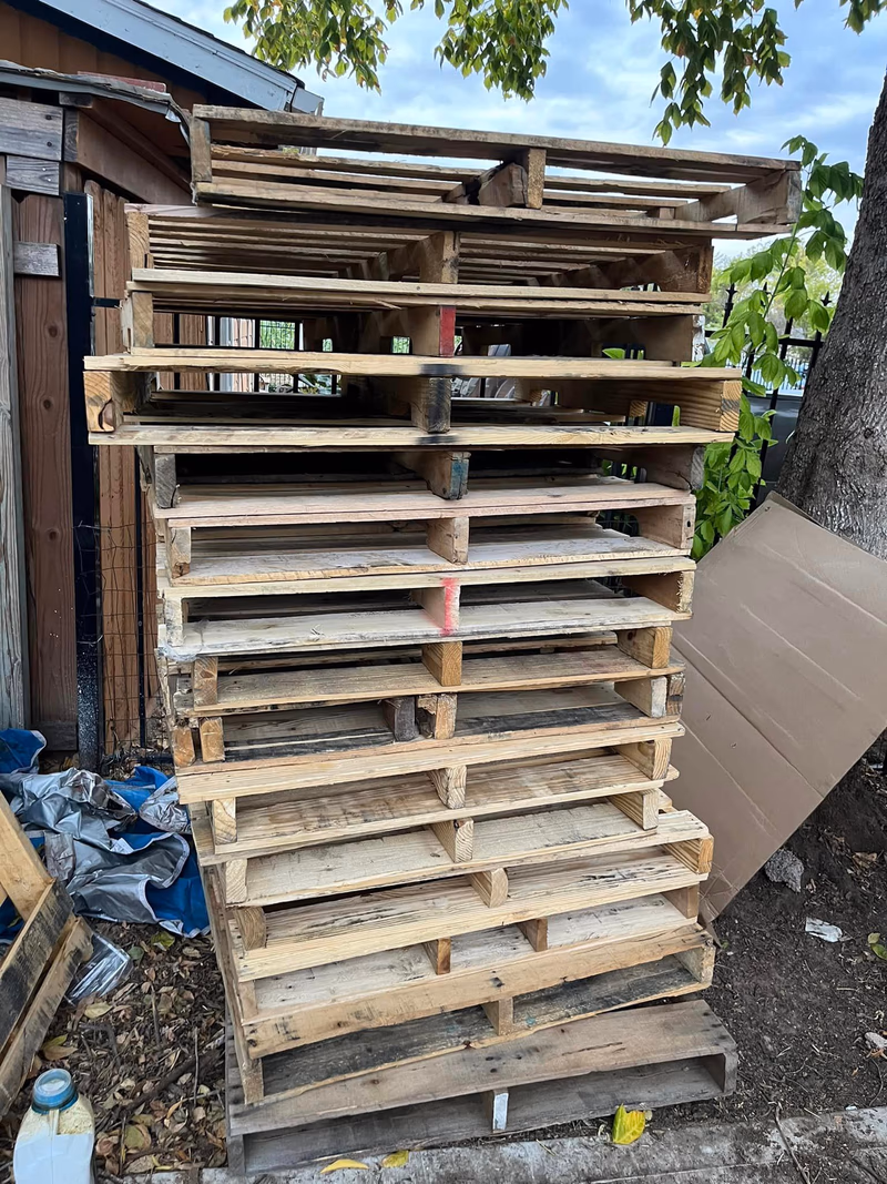 Sacramento, California - Grade B Standard Wood Pallets