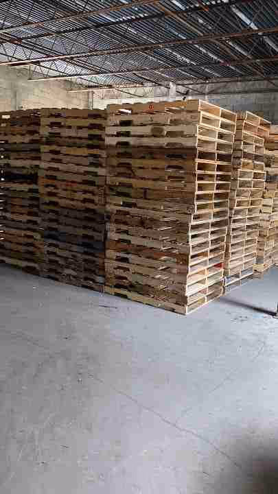 Bear, Delaware - Grade A Premium 48x40 Wood Pallets