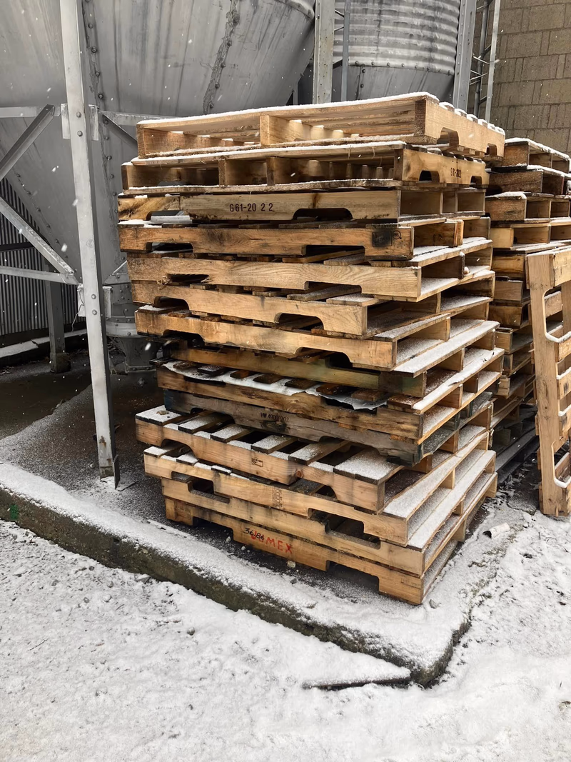 St Petersburg, Florida - Grade A Premium 48x40 Wood Pallets