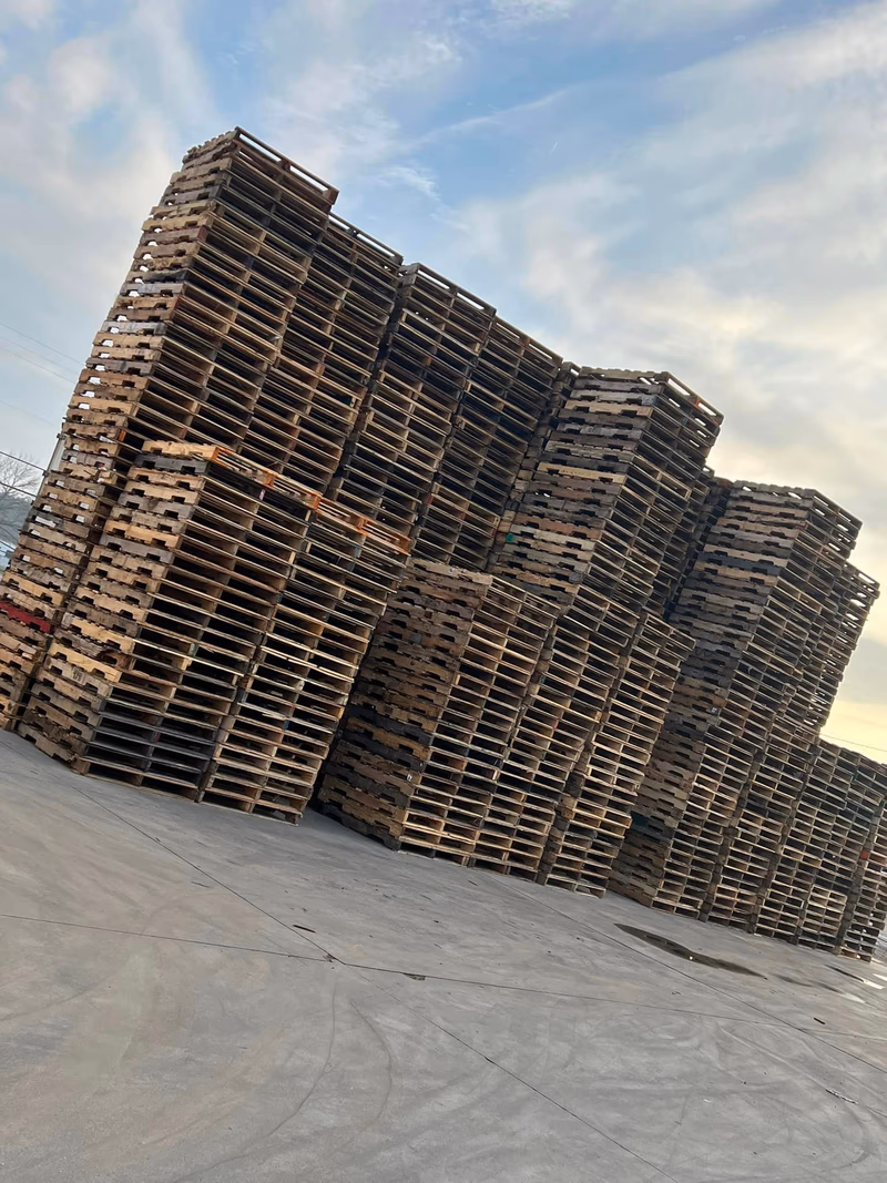 Macon Bibb County, Georgia - Grade A Premium 48x40 Wood Pallets