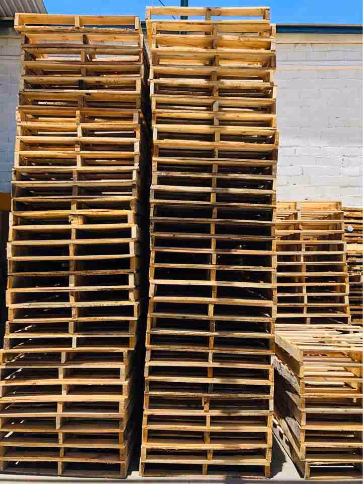 Chicago, Illinois - Grade A Premium 48x40 Wood Pallets