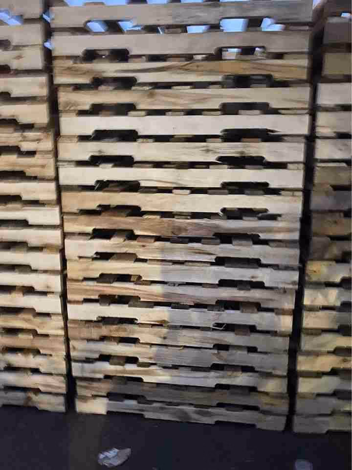 Chicago, Illinois - Grade C Economy Wood Pallets