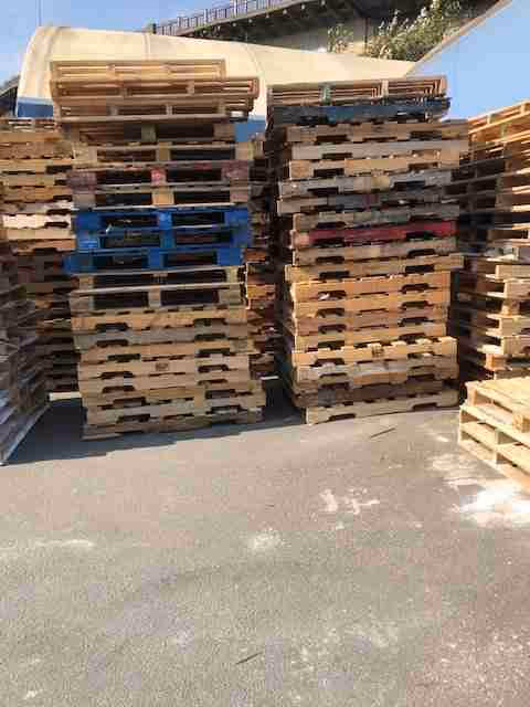 Naperville, Illinois - Grade A Premium 48x40 Wood Pallets