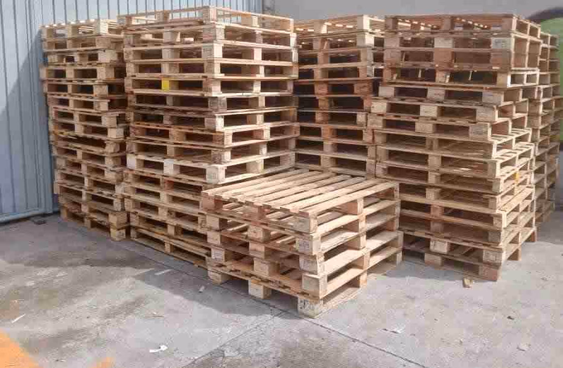 Rockford, Illinois - Grade A Premium 48x40 Wood Pallets