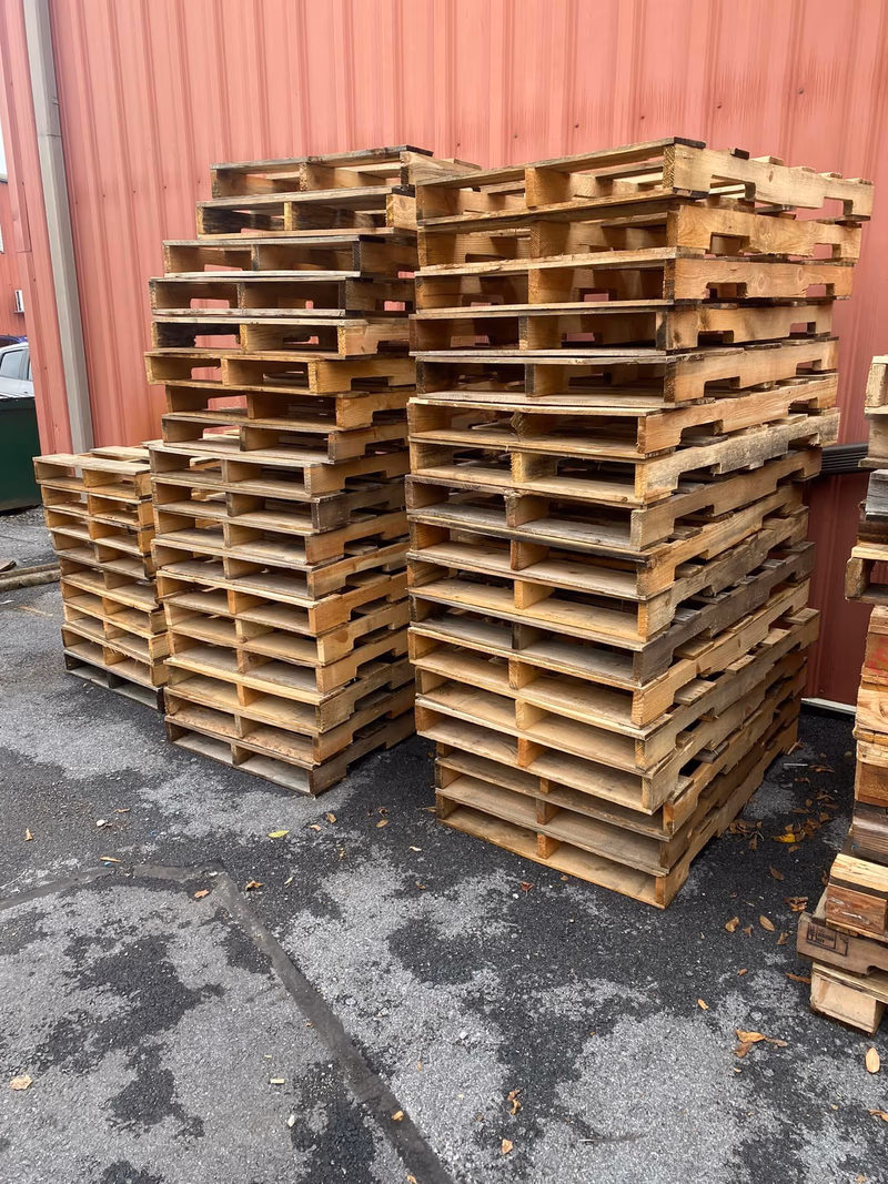 Rockford, Illinois - Grade B Standard Wood Pallets
