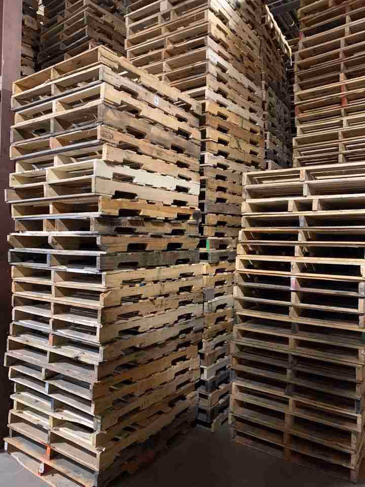 Evansville, Indiana - Grade A Premium 48x40 Wood Pallets
