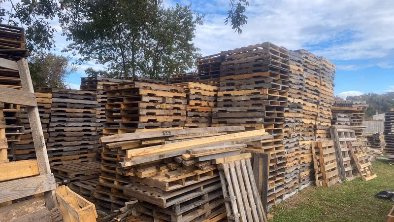 South Bend, Indiana - Grade C Economy Wood Pallets