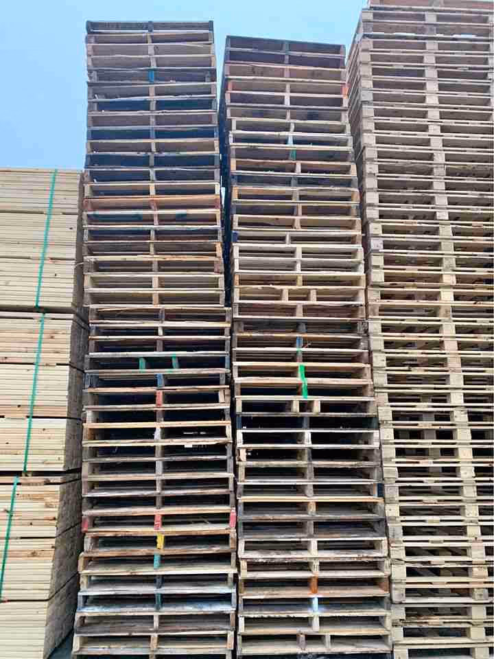 Wichita, Kansas - Grade A Premium 48x40 Wood Pallets