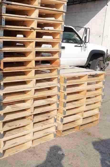 Wichita, Kansas - Grade B Standard Wood Pallets