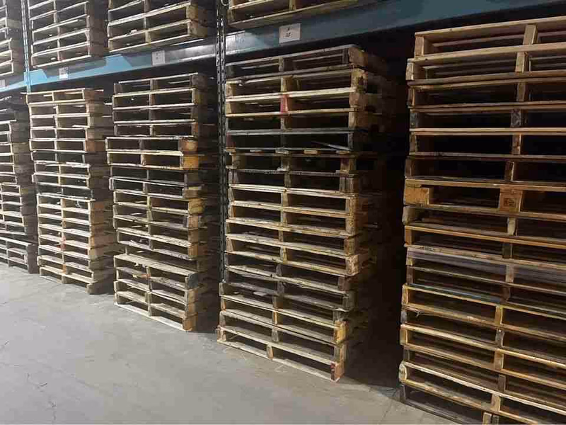 Bowling Green, Kentucky - Grade A Premium 48x40 Wood Pallets