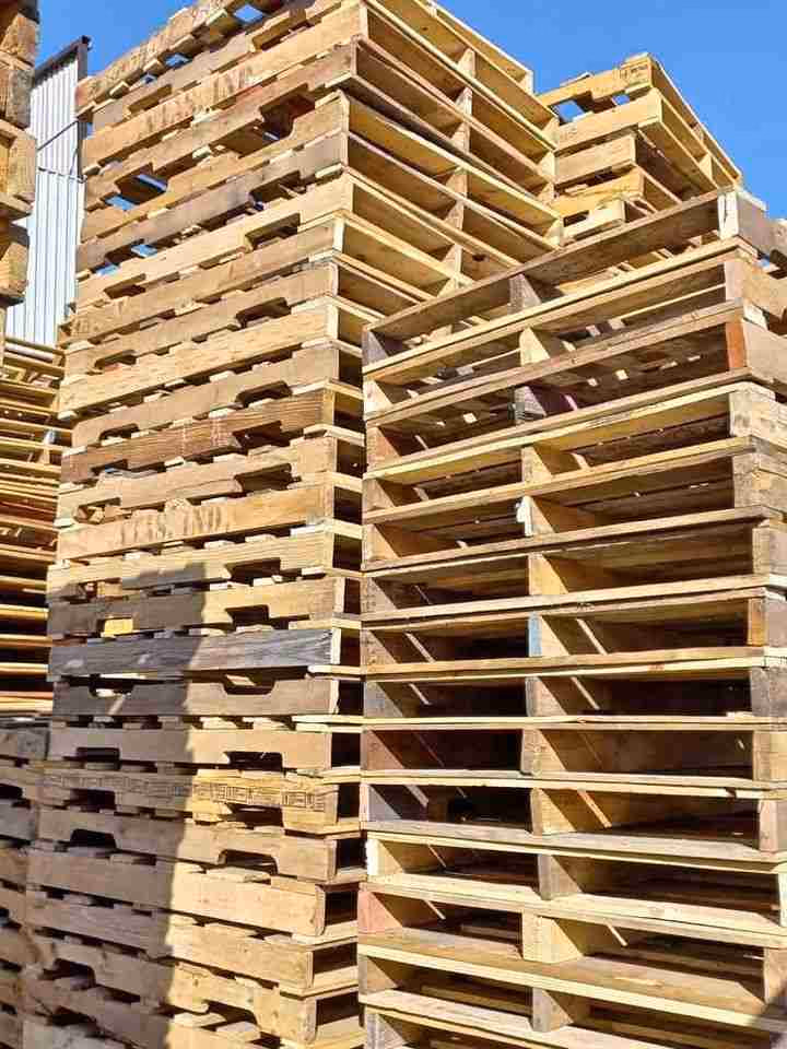New Orleans, Louisiana - Grade A Premium 48x40 Wood Pallets