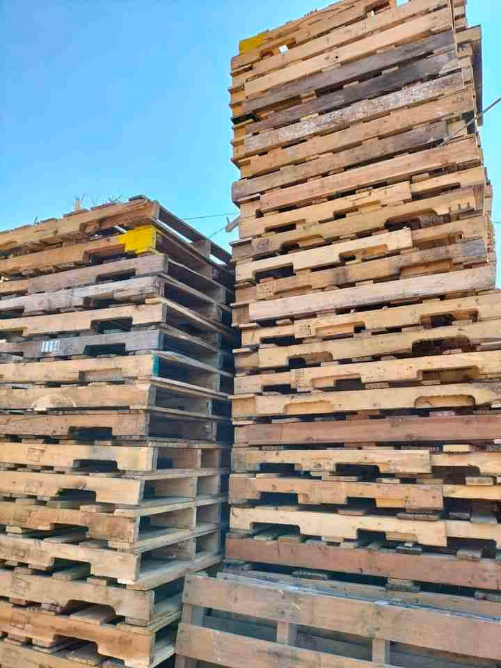 Springfield, Massachusetts - Grade A Premium 48x40 Wood Pallets