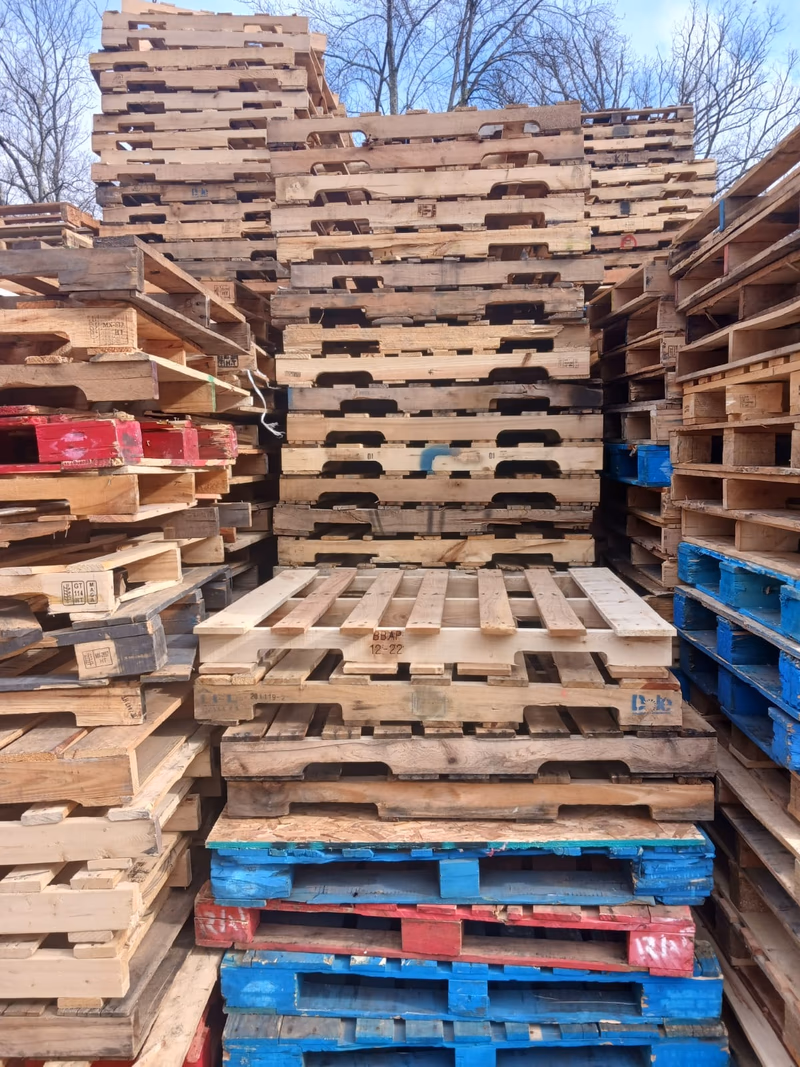 Sterling Heights, Michigan - Grade A Premium 48x40 Wood Pallets