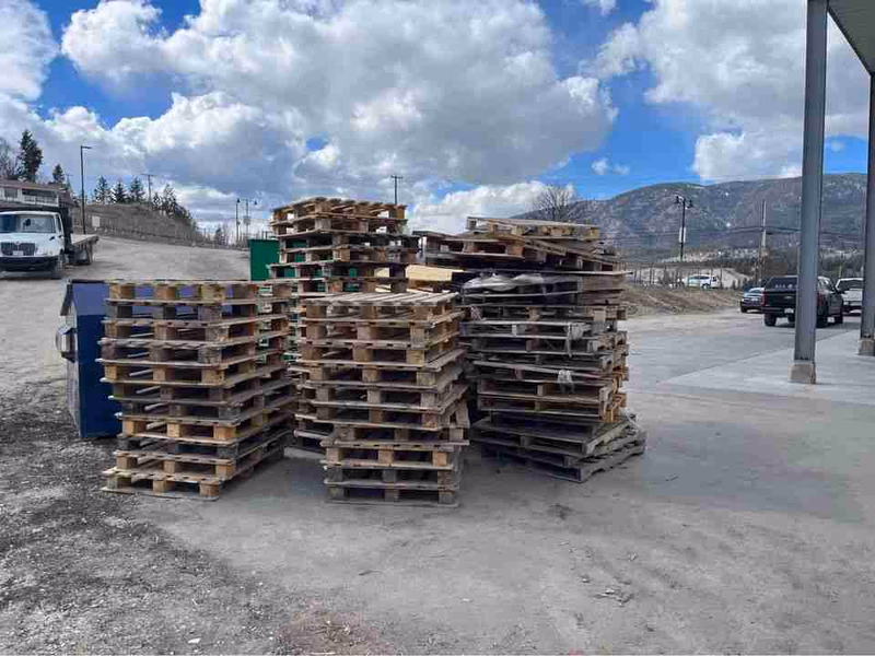 Derry, New Hampshire - Grade A Premium 48x40 Wood Pallets