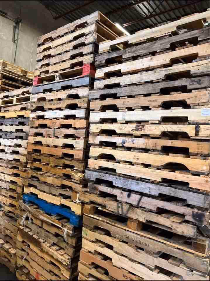 Edison, New Jersey - Grade A Premium 48x40 Wood Pallets