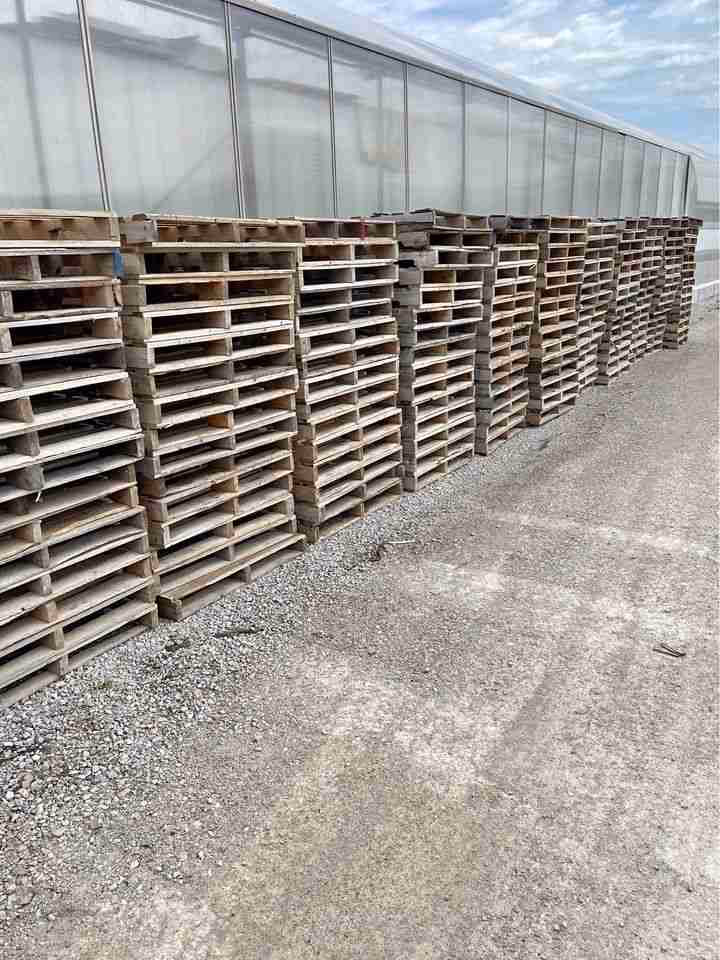 Las Cruces, New Mexico - Grade A Premium 48x40 Wood Pallets