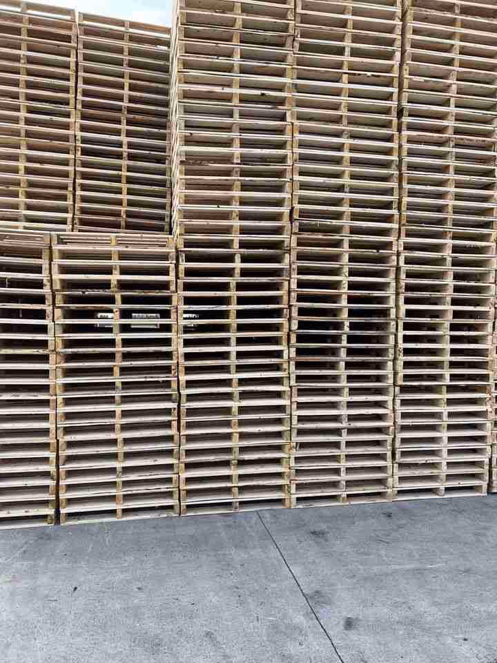 Charlotte, North Carolina - Grade A Premium 48x40 Wood Pallets