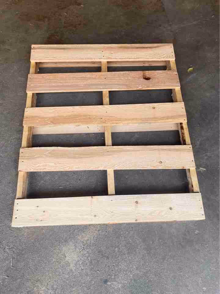 Charlotte, North Carolina - Grade C Economy Wood Pallets