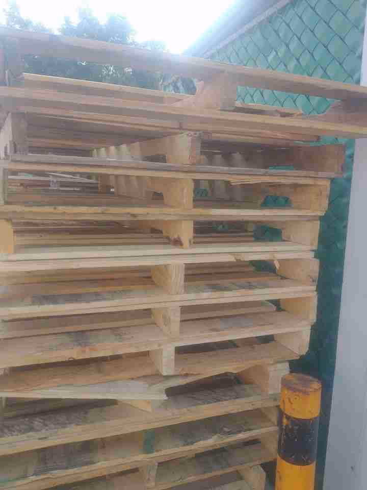 Greensboro, North Carolina - Grade A Premium 48x40 Wood Pallets