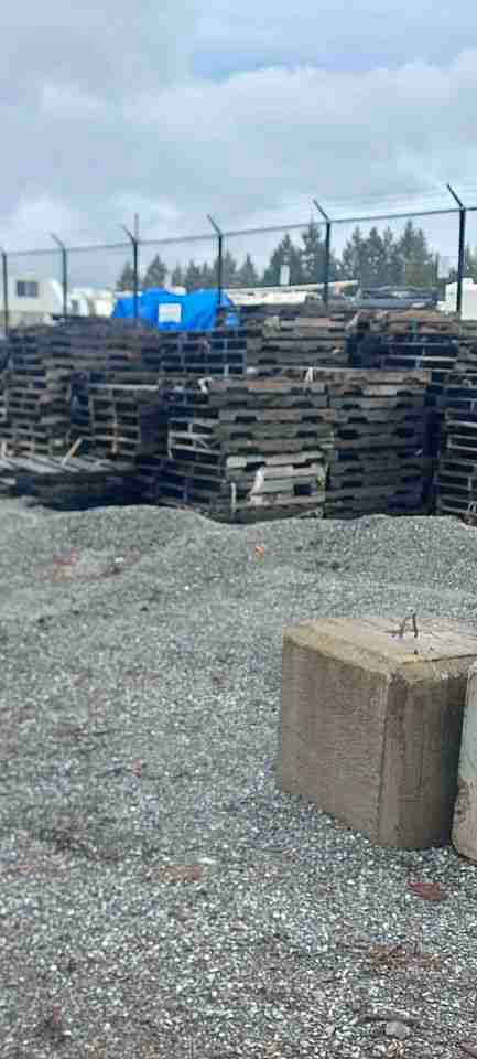 Fargo, North Dakota - Grade A Premium 48x40 Wood Pallets