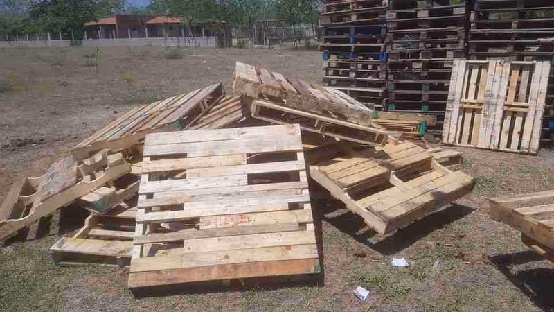 Medford, Oregon - Grade B Standard Wood Pallets