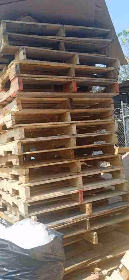 Allentown, Pennsylvania - Grade A Premium 48x40 Wood Pallets