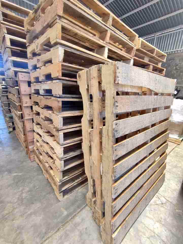 Providence, Rhode Island - Grade A Premium 48x40 Wood Pallets