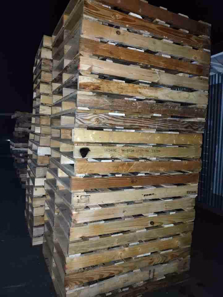 North Charleston, South Carolina - Grade A Premium 48x40 Wood Pallets