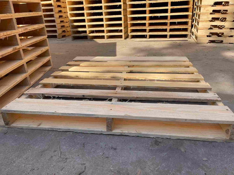 Chattanooga, Tennessee - Grade A Premium 48x40 Wood Pallets