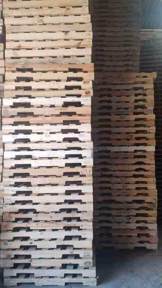 Clarksville, Tennessee - Grade A Premium 48x40 Wood Pallets
