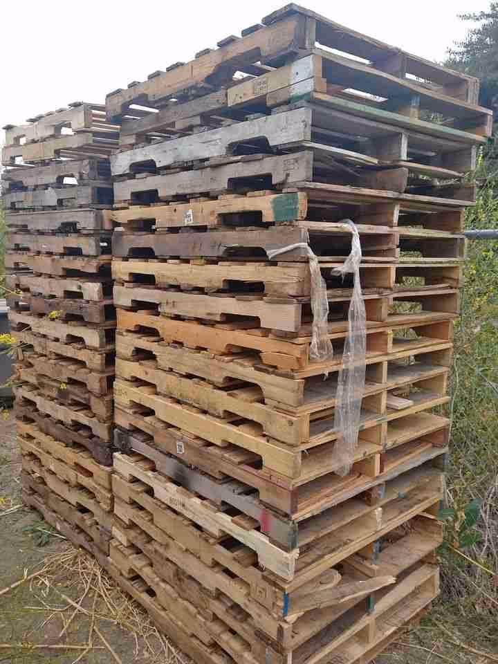 Knoxville, Tennessee - Grade A Premium 48x40 Wood Pallets