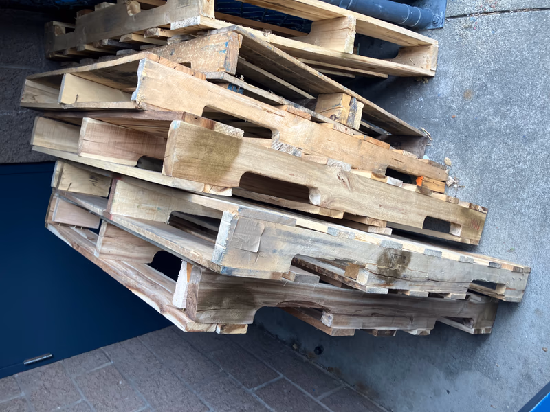 Bellevue, Washington - Grade C Economy Wood Pallets
