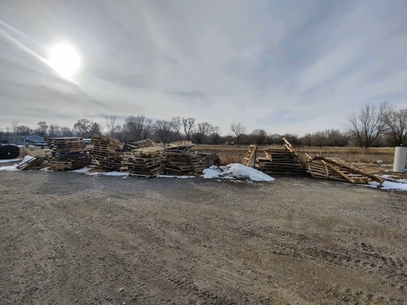Rochester, New York - Grade B Standard Wood Pallets