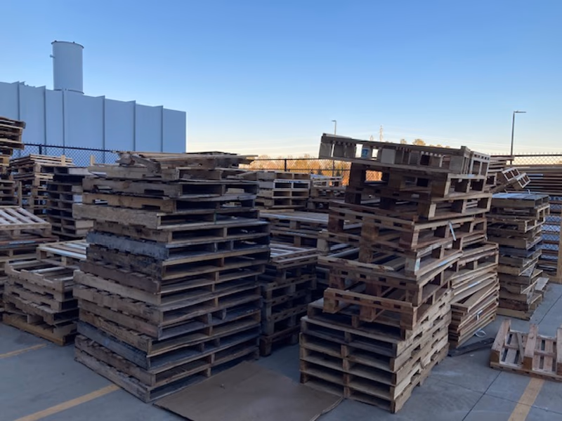 Long Beach, California - Grade B Standard Wood Pallets