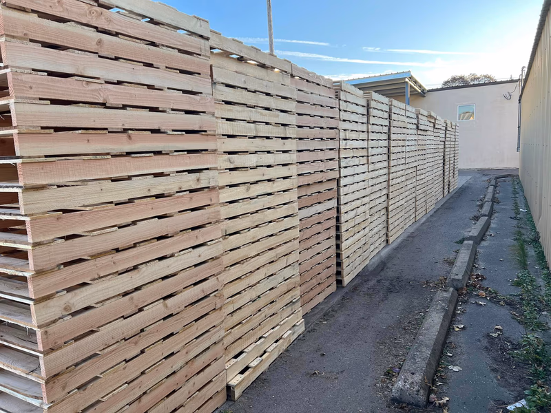 Irvine, California - Grade A Premium 48x40 Wood Pallets