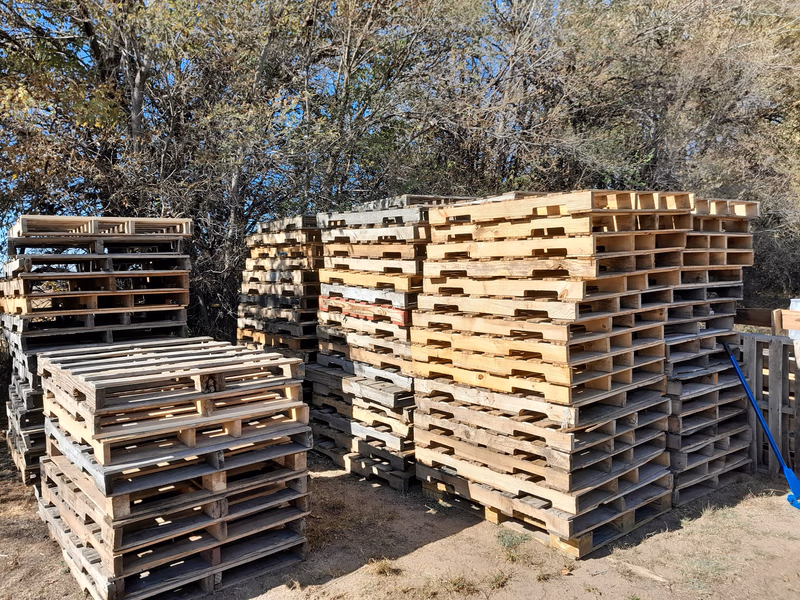 Santa Ana, California - Grade A Premium 48x40 Wood Pallets