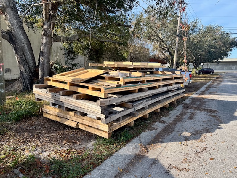Santa Ana, California - Grade B Standard Wood Pallets