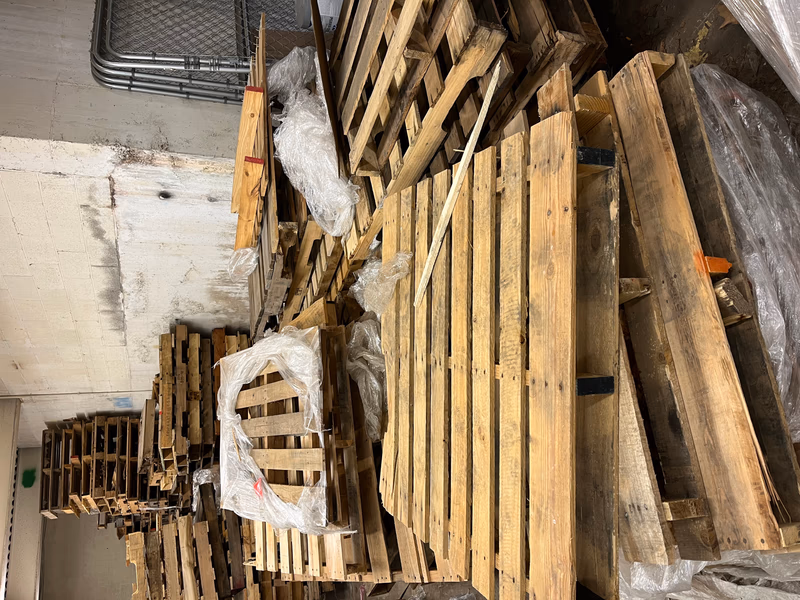 Santa Clarita, California - Grade C Economy Wood Pallets