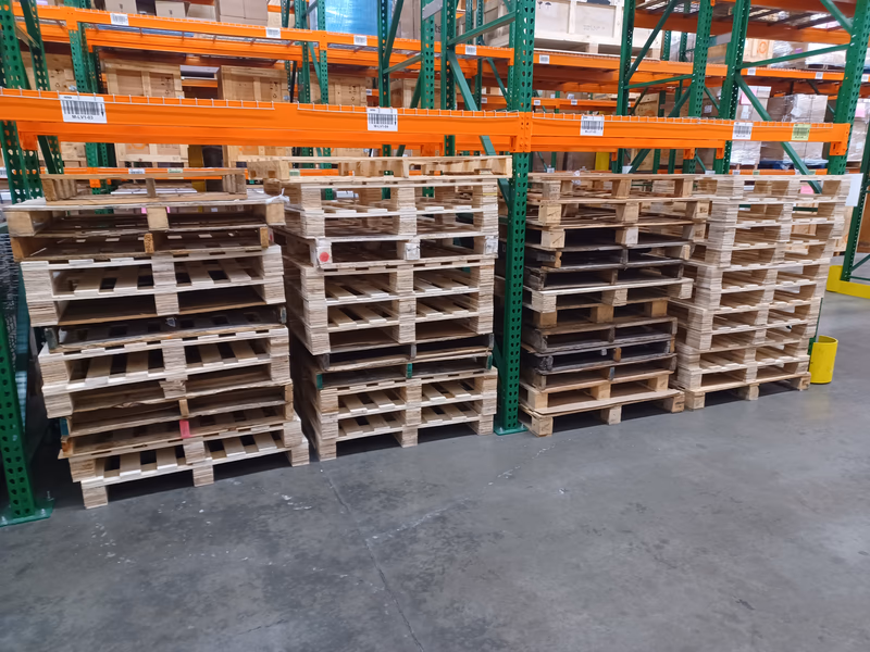 Richardson, Texas - Grade A Premium 48x40 Wood Pallets