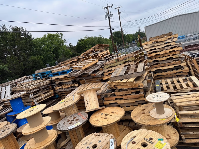 Elk Grove, California - Grade B Standard Wood Pallets