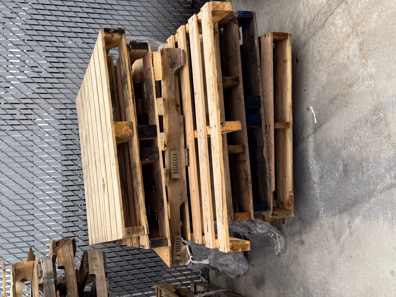 Santa Rosa, California - Grade A Premium 48x40 Wood Pallets
