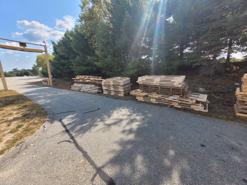 Palmdale, California - Grade B Standard Wood Pallets