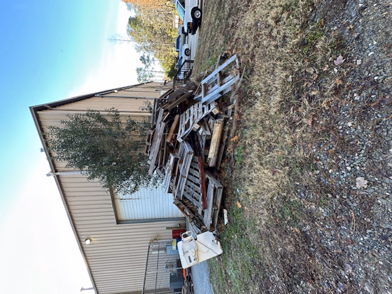 Salinas, California - Grade A Premium 48x40 Wood Pallets