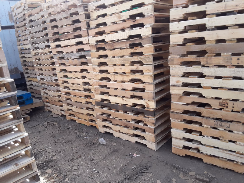 Visalia, California - Grade A Premium 48x40 Wood Pallets