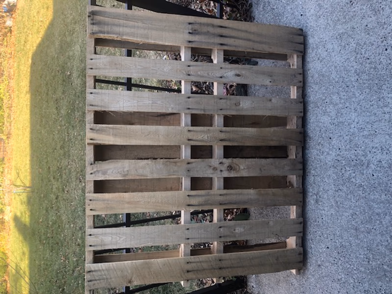 Visalia, California - Grade B Standard Wood Pallets