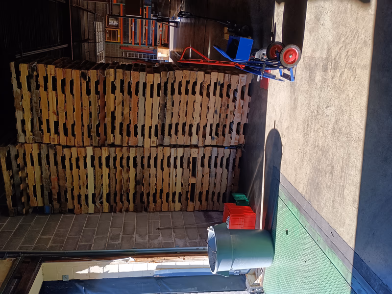 Torrance, California - Grade C Economy Wood Pallets