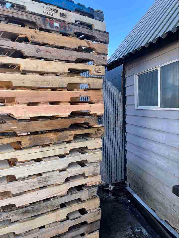 Pasadena, California - Grade B Standard Wood Pallets